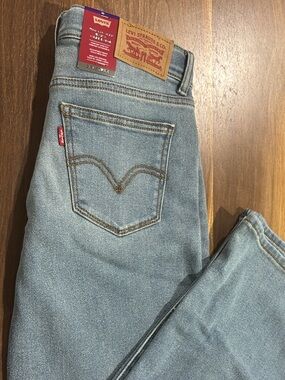 Levi's girl’s Light Blue Straight Fit Jeans
